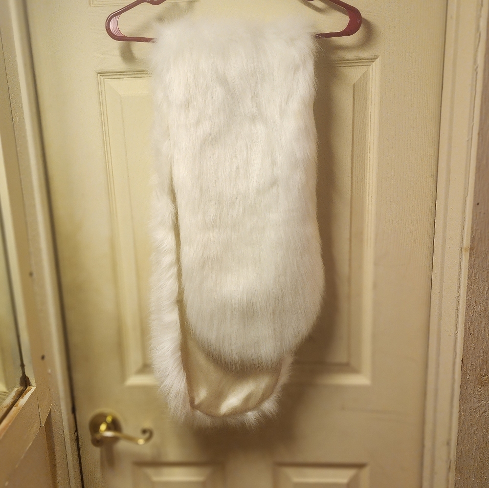 The Perfect Evening Gown Accessory - Picture 5 of 5